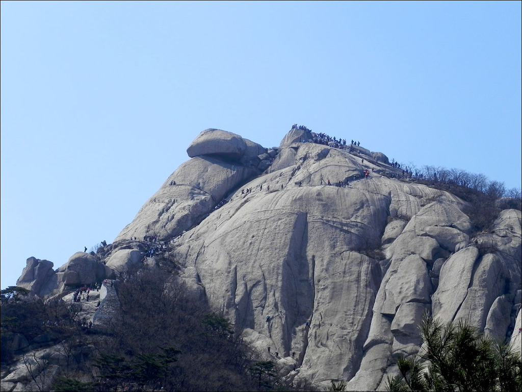북한산의 만경대.백운대.인수봉 이미지