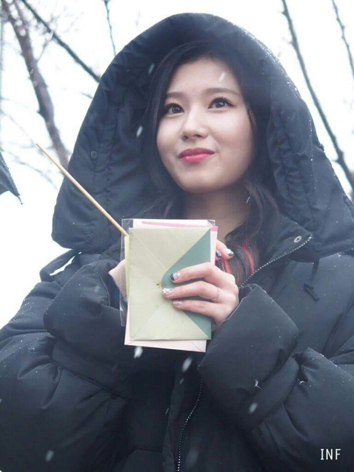 오늘자 사나 나연 | 인스티즈