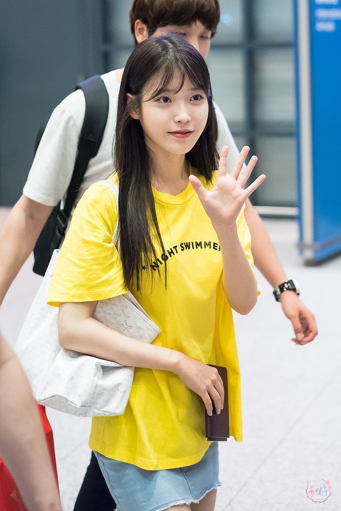 노랑 노랑한 아이유 인천공항 입국사진. png | 인스티즈