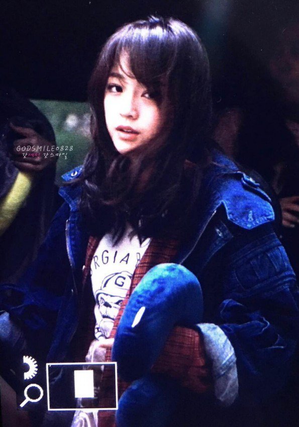 찾기 힘든 안웃는 김세정 | 인스티즈