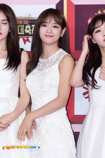 오늘자 레드카펫 아이오아이 | 인스티즈