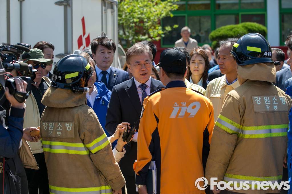 강원도 산불 찾은 문재인후보.jpg | 인스티즈