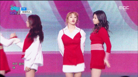[트와이스] 오늘자 빨간옷 사나 | 인스티즈