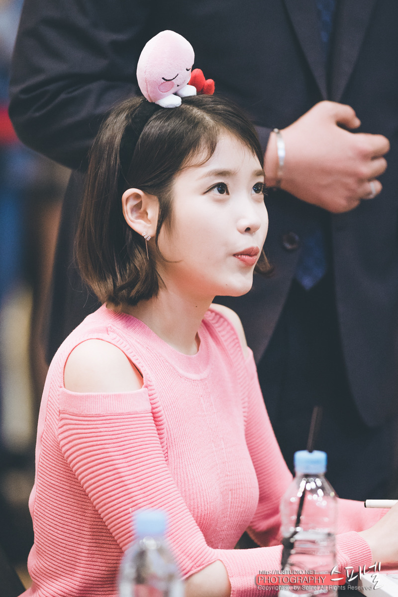 [17.04.30] 코엑스 팬사인회 아이유.jpg | 인스티즈