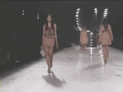 런웨이에서 구두굽 부러졌을때 혜박의 대처법.gif | 인스티즈