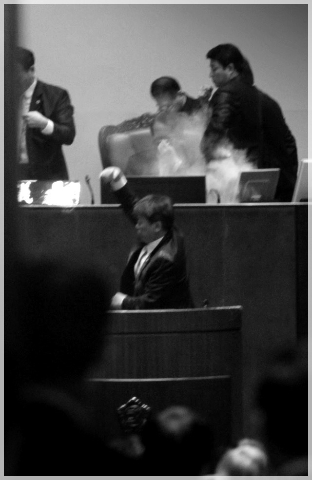 사진으로 보는 대한민국 정치 느와르 10년 (사진많음) | 인스티즈