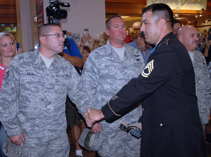 군인을 외롭게 만들지 않는 나라 | 인스티즈