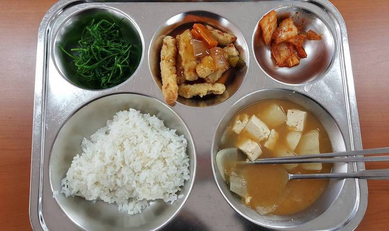나름 현실적인 학교 급식.jpg | 인스티즈