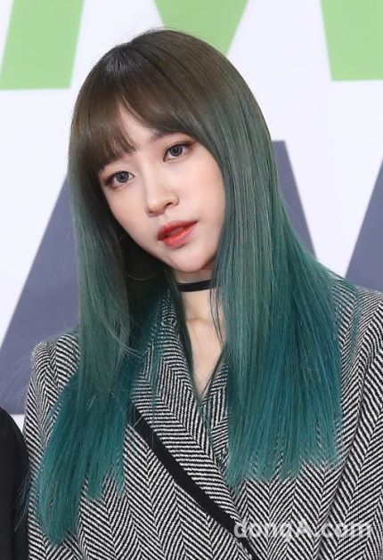 오늘자 초록색으로 염색한 하니 | 인스티즈