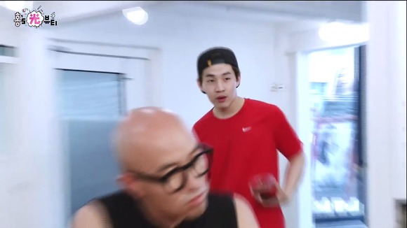지나가던 길에 자꾸 방송 출연하는 아이돌 | 인스티즈