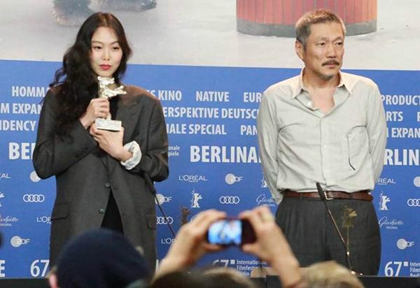 오늘자 베를린영화제 여우주연상 수상 김민희ㄷㄷㄷ | 인스티즈