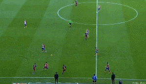 오늘자 메시에게 반칙하고 퇴장 당하는 필리페 루이스.gif | 인스티즈