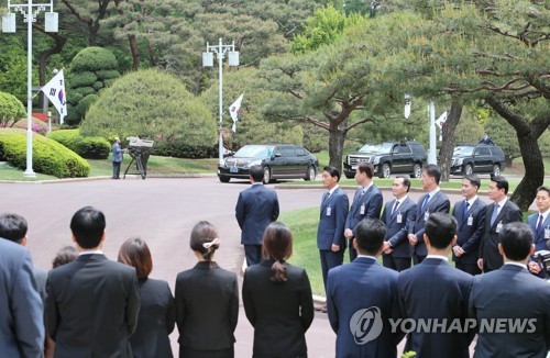 오늘자 문재인 대통령 사진들 .jpg | 인스티즈