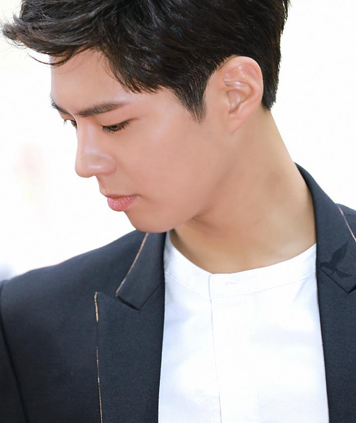 박보검 오늘자 명동에서 기사 사진.jpg | 인스티즈
