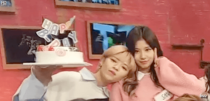 [트와이스] 정연이 한테 뽀뽀하려다 거부당한사나 | 인스티즈