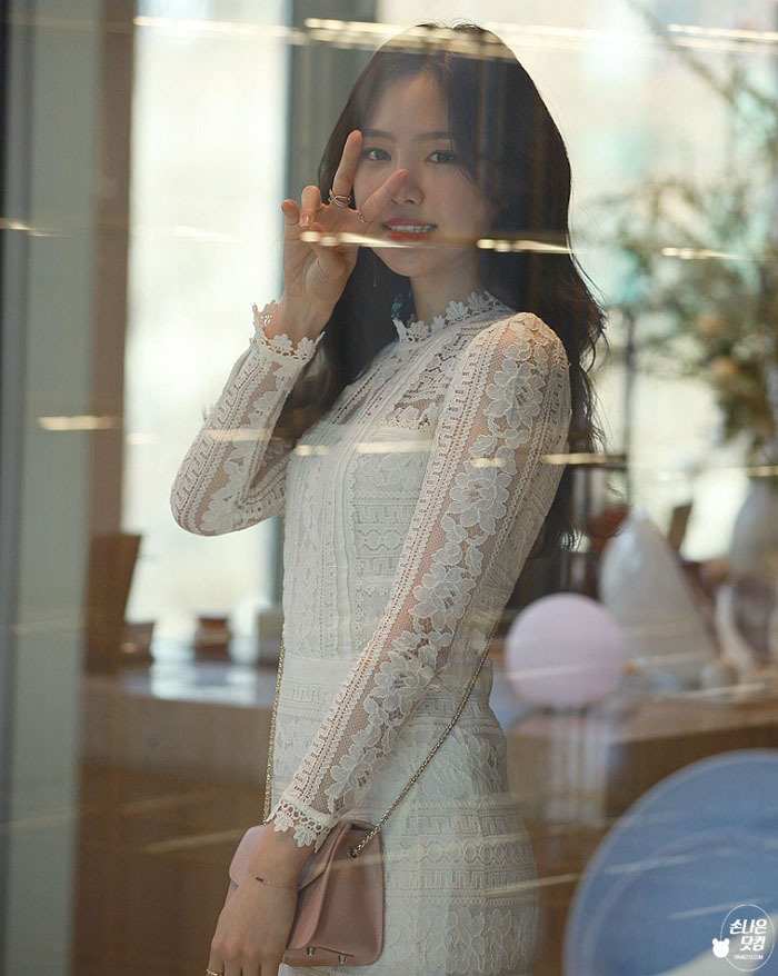 [에이핑크] 손나은 여성스런 분위기.jpg | 인스티즈