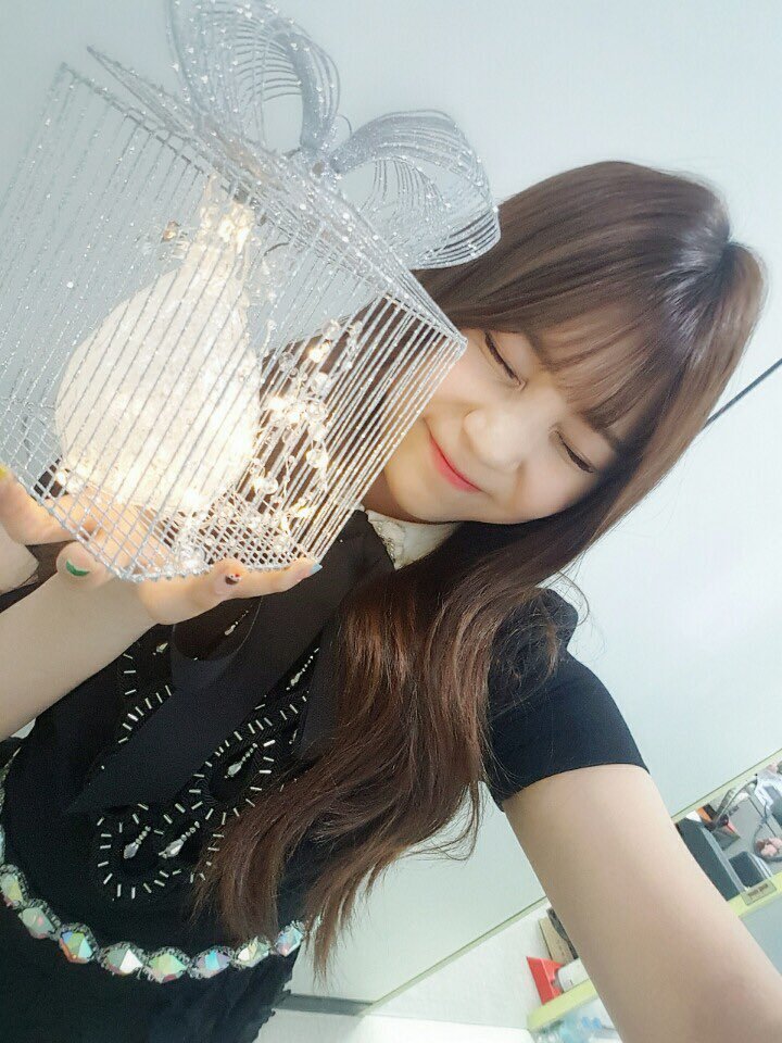 2017년 첫 여자친구 엄지 | 인스티즈