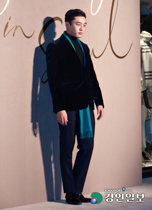 오늘자 버버리(BURBERRY) 행사에 참석한 연예인들.jpg | 인스티즈