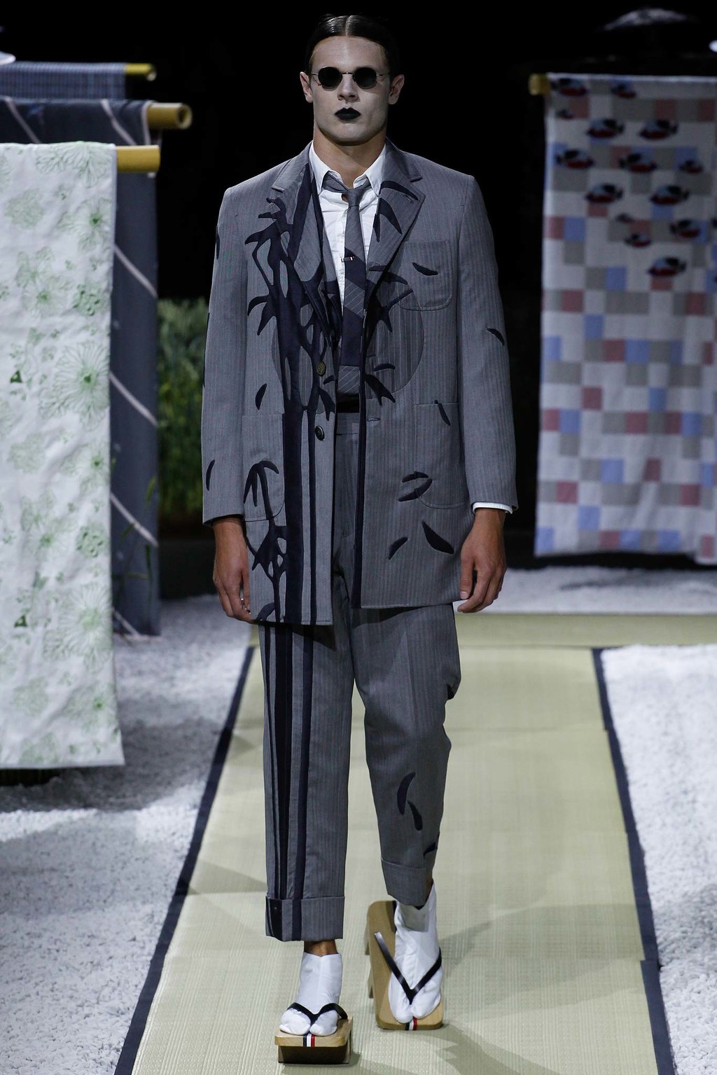 일본풍의 톰브라운 SS16 (데이터주의) | 인스티즈