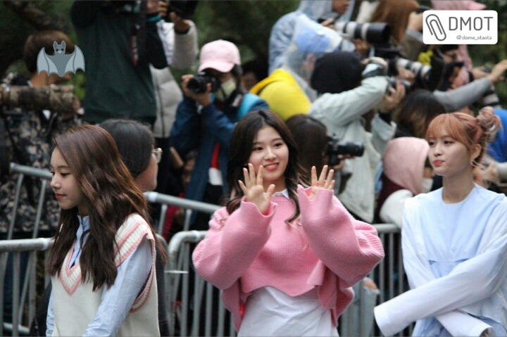편지받으러 뛰어가는 사나 | 인스티즈