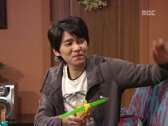 [거침없이하이킥] 장난감으로 싸우는 박해미랑 민용이 ㅋㅋㅋㅋㅋㅋ.jpg | 인스티즈