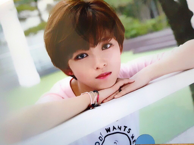 트와이스 얼굴 막 쓰는 애의 분위기.jpg | 인스티즈