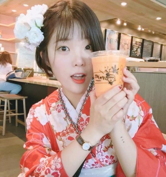 역대급 아이유 닮았다는 사진작가ㄷㄷㄷㄷ | 인스티즈