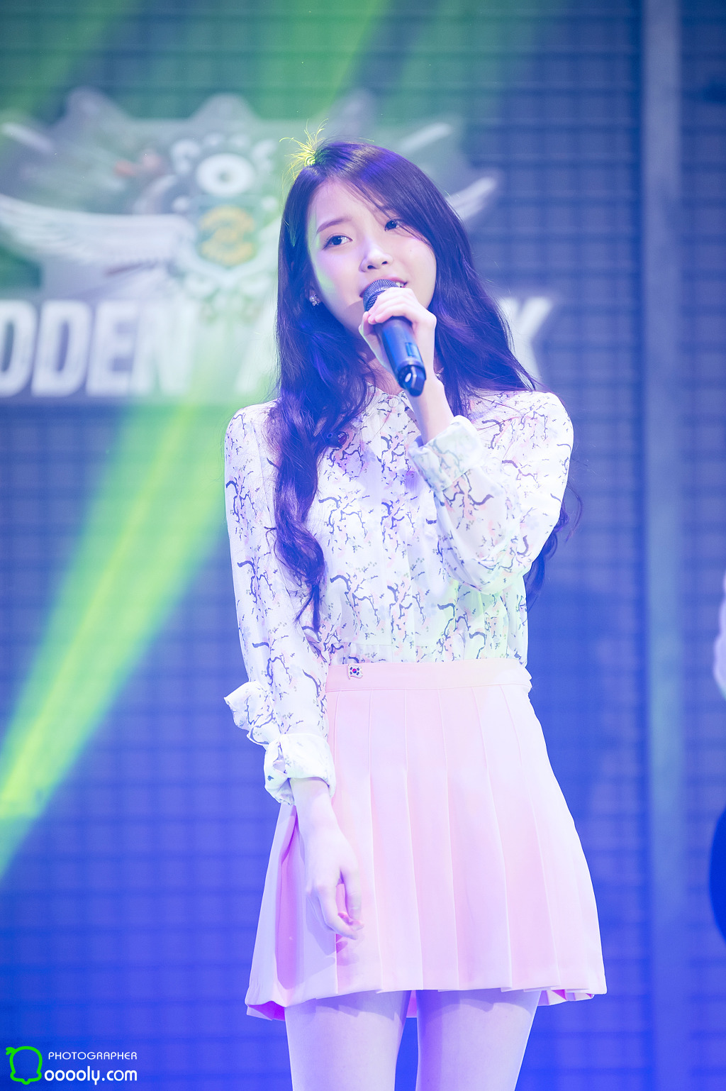 [16.03.01] 서든어택 챔스리그 결승전 축하공연 아이유 직찍.jpg | 인스티즈