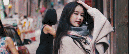 머리 넘기는 아이유 .gif | 인스티즈