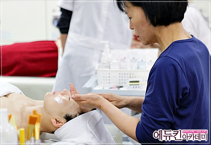 온:피부미용아카데미학원 이미지