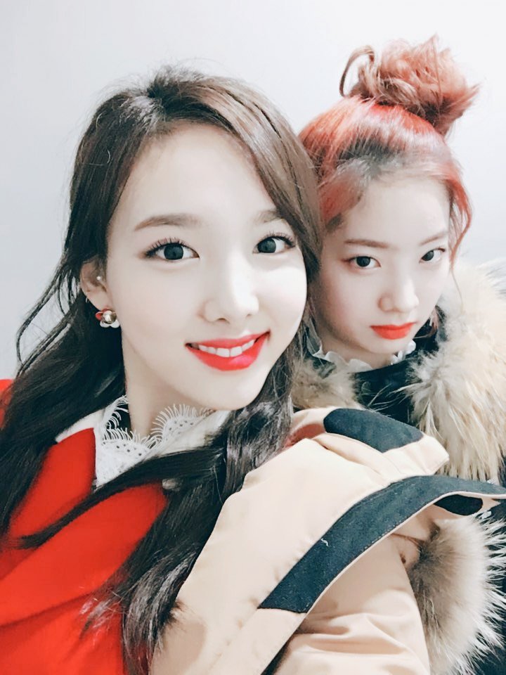 나연이와 다현이의 가요대축제 준비 | 인스티즈