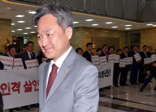 SNS에서 난리난 표창원의 미소와 이재정의 돌직구 | 인스티즈