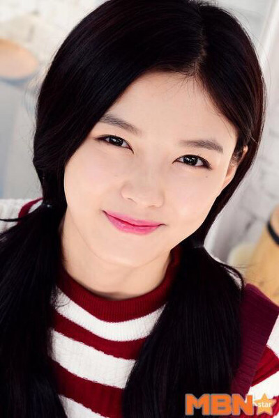 오늘자 양갈래 유정이 vs 생머리 유정이 | 인스티즈