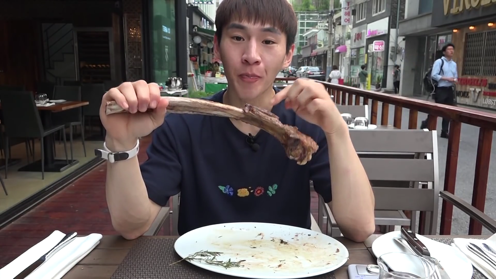 23만원짜리 스테이크 먹는 밴쯔 | 인스티즈