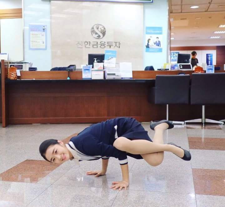 안흔한 한국 은행원의 장기자랑 | 인스티즈
