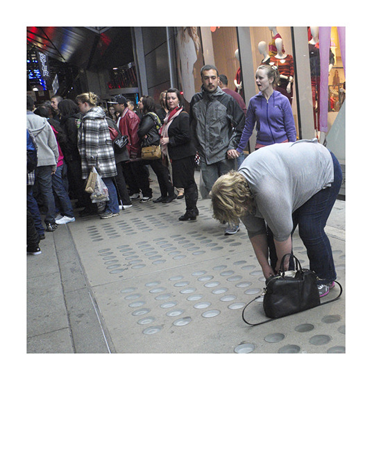 뚱뚱한 여자를 바라보는 사람들의 시선을 담다 . jpg | 인스티즈