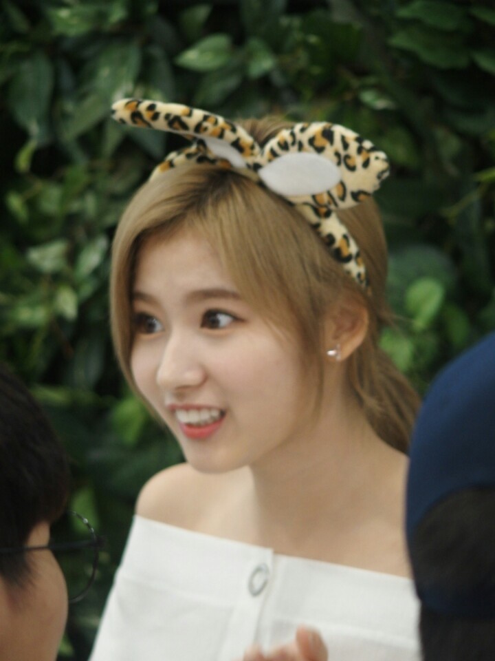 [트와이스] 생긴것부터 애교 가득한 모태애교녀.gif | 인스티즈