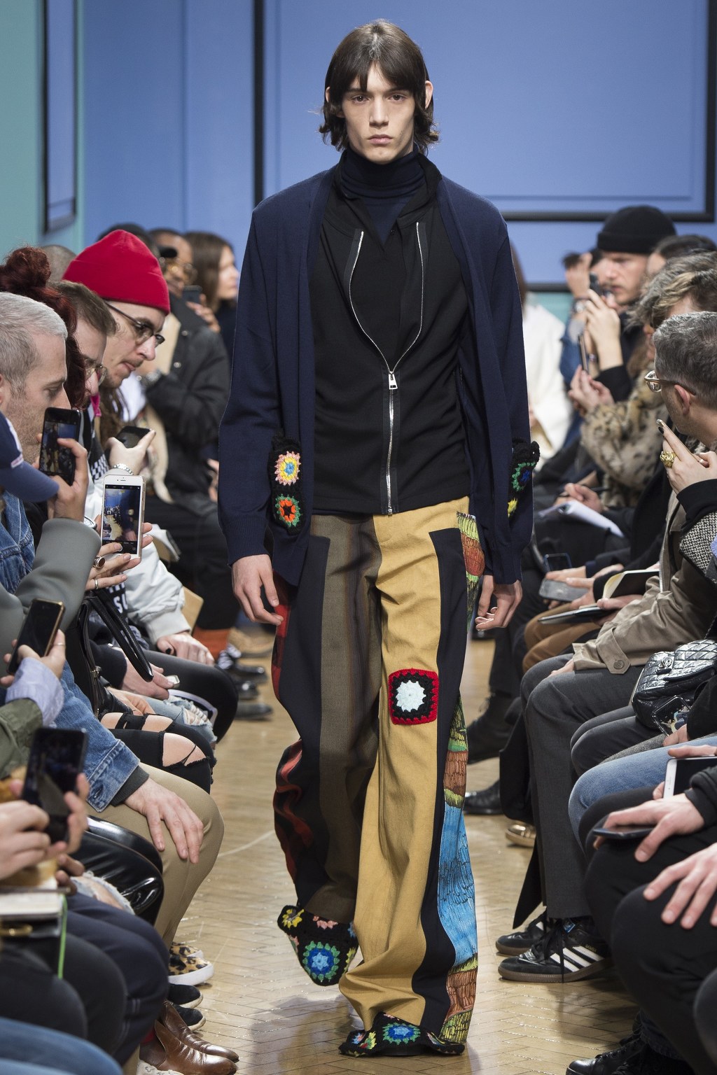 로에베 수석 디자이너 J.W Anderson 2017.18 F/W 남성복 컬렉션 | 인스티즈