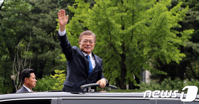 박근혜와 문재인의 카 퍼레이드 비교 | 인스티즈