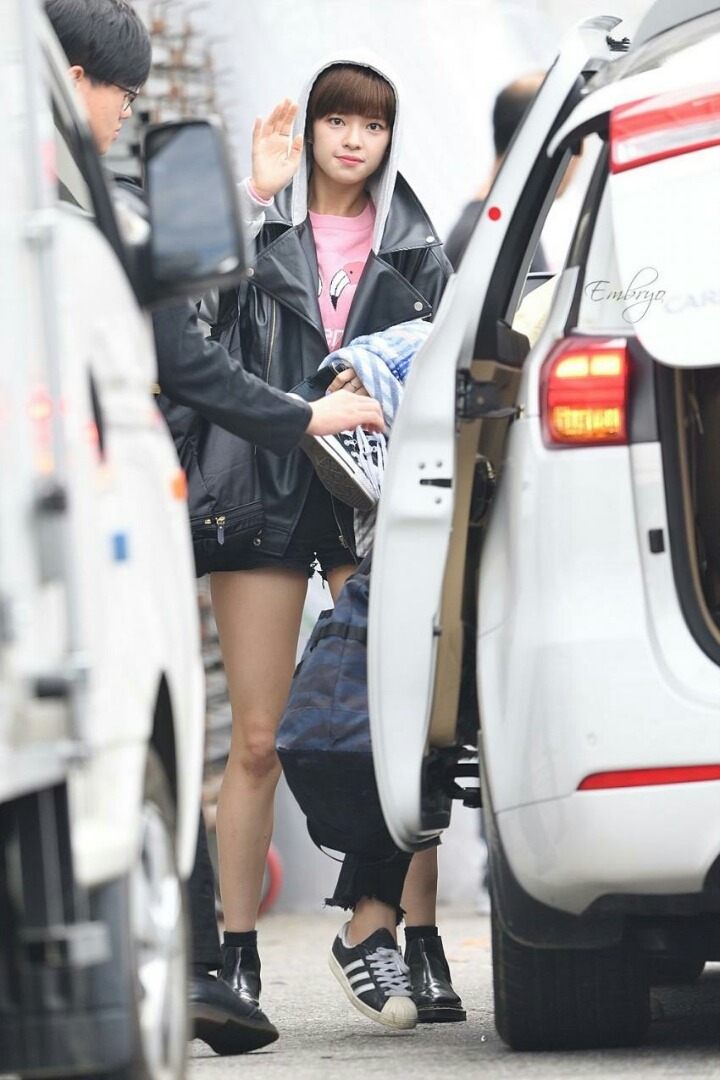 오늘자 트와이스 정연 출근길 | 인스티즈