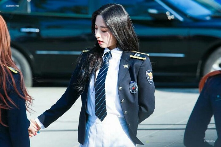 어제자 경찰제복 우주소녀 | 인스티즈