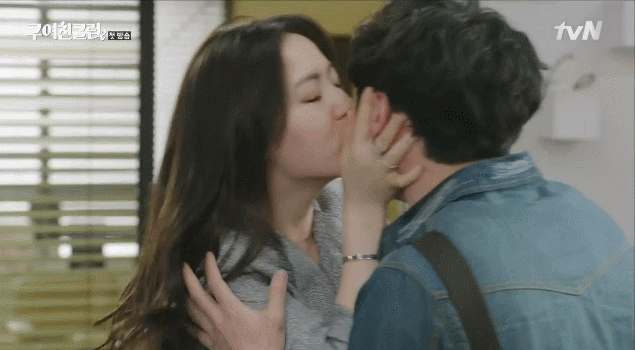 격렬하게 들이대는 화영이.gif | 인스티즈