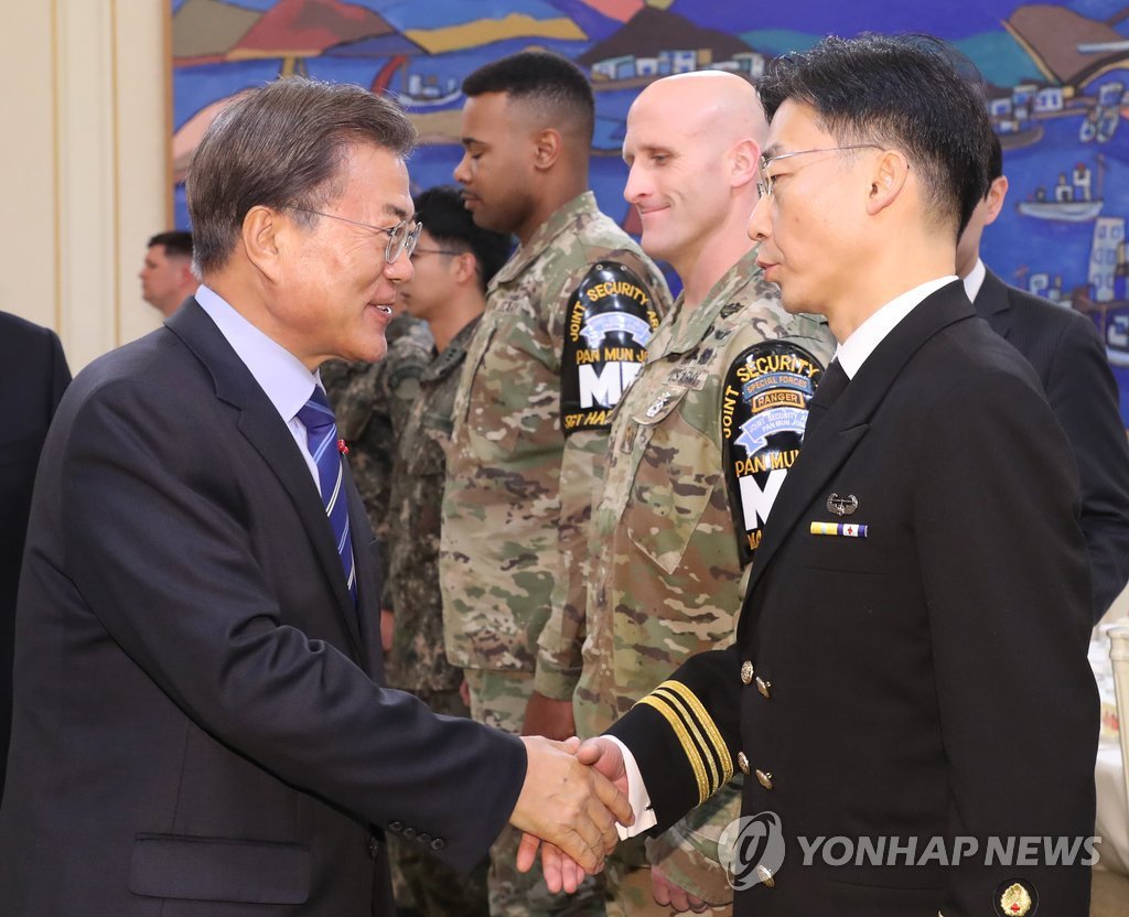 이국종 교수와 만난 문재인 대통령.jpg | 인스티즈