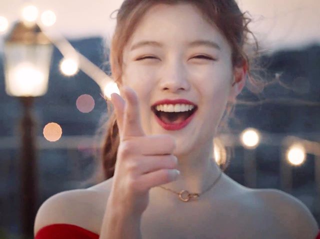 김유정 어깨노출 | 인스티즈