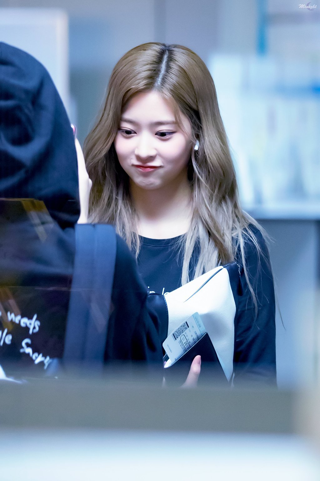 좀이쁜거같은 아이즈원 민주.jpg | 인스티즈