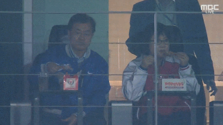 대통령 부부도 1인 1닭.gif | 인스티즈