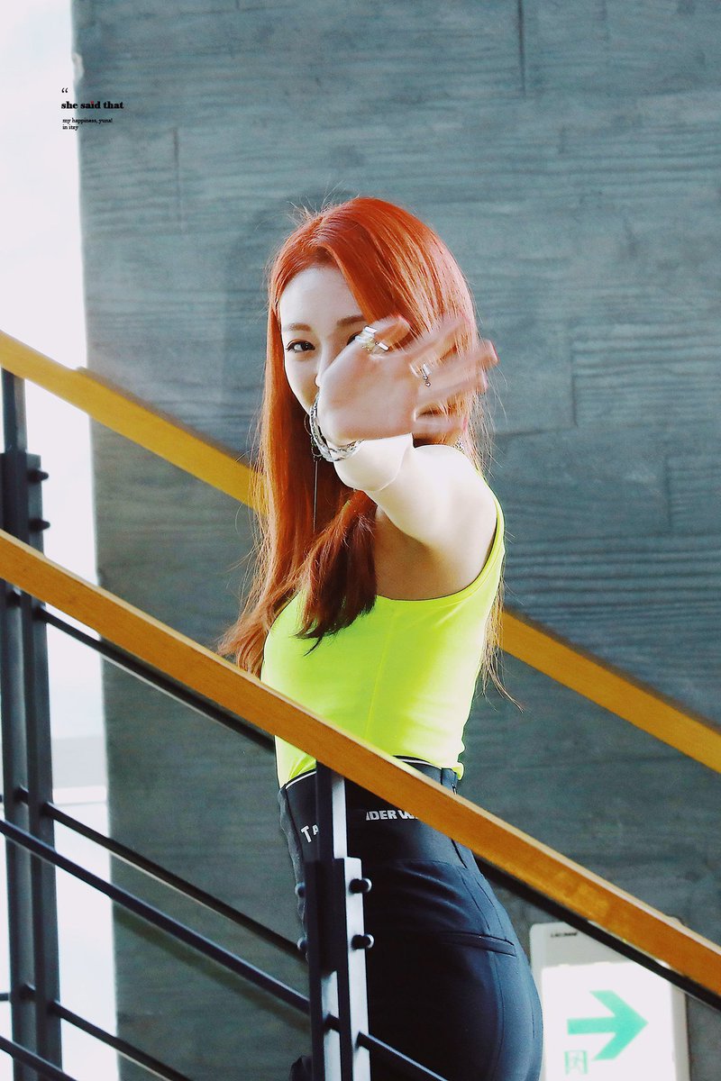 빨간머리가 잘어울리는 ITZY 유나.jpgif | 인스티즈