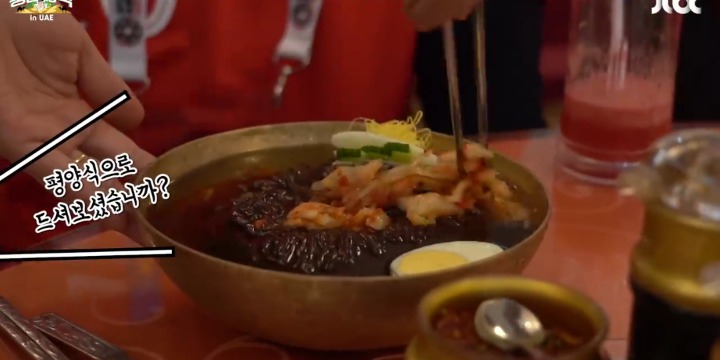 쉬지않고 게겐프레싱하는 북한 옥류관 직원.jpg | 인스티즈