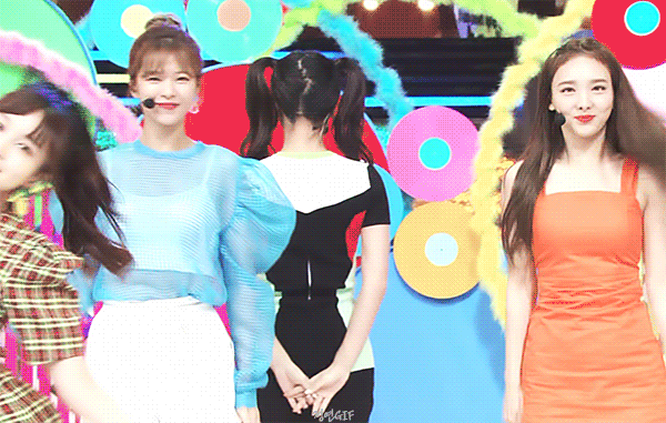 어제자 엠스테 다시 똥머리하고 나타난 트와이스 정연.gif | 인스티즈