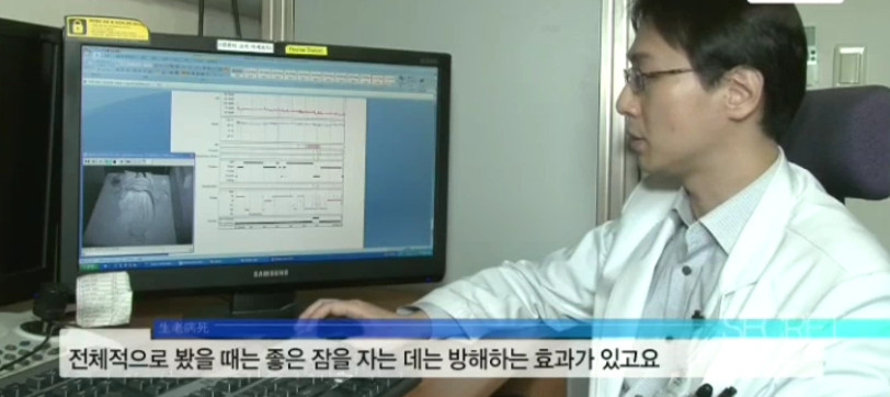 잠을 못 이루어 10년째 매일 밤 소주를 마시는 50대 여성 | 인스티즈
